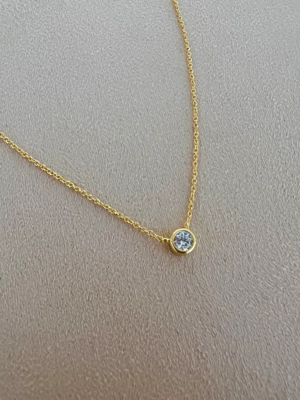 Single Round Bezel Diamond Necklace